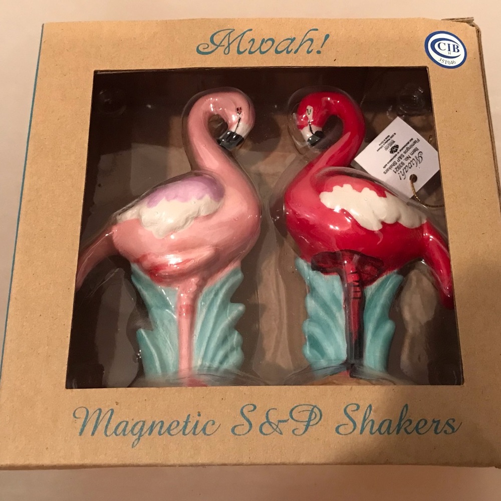 Mwah! Flamingo magnetic salt & pepper shakers NIB
